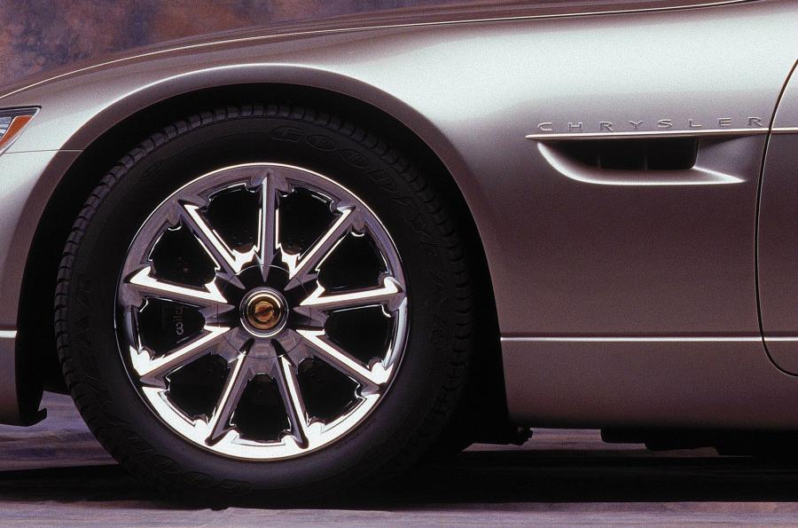  Chrysler 300C Hemi Convertible Concept 2000 года  (фото 5 из 20)